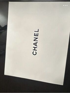 CHANEL White shopping bag with Black Logo